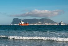 La verdadera historia de Gibraltar: ¿Por qué es territorio británico? Vista del Peñón de Gibraltar desde la bahía de Algeciras (Cádiz).