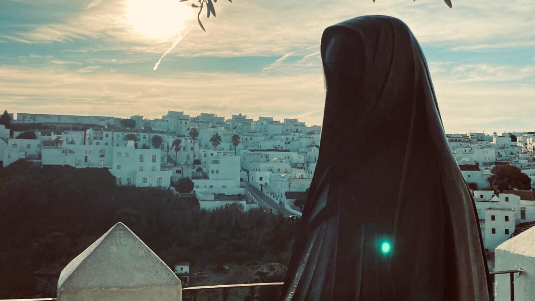 Monumento Cobijada Vejer Monumento a la mujer cobijada de Vejer de la Frontera (Cádiz).